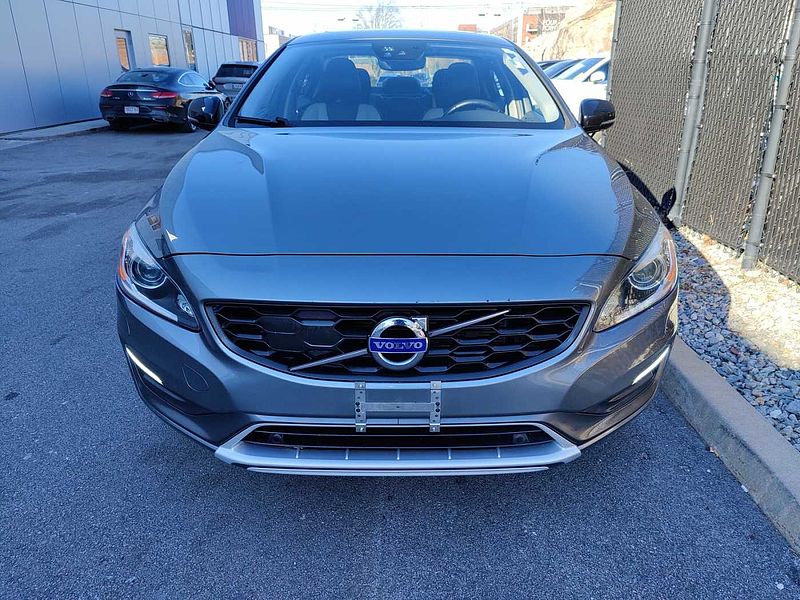 Volvo  S60 T5 AWD Cross Country