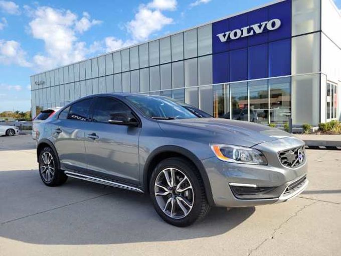 Volvo  S60 T5 AWD Cross Country