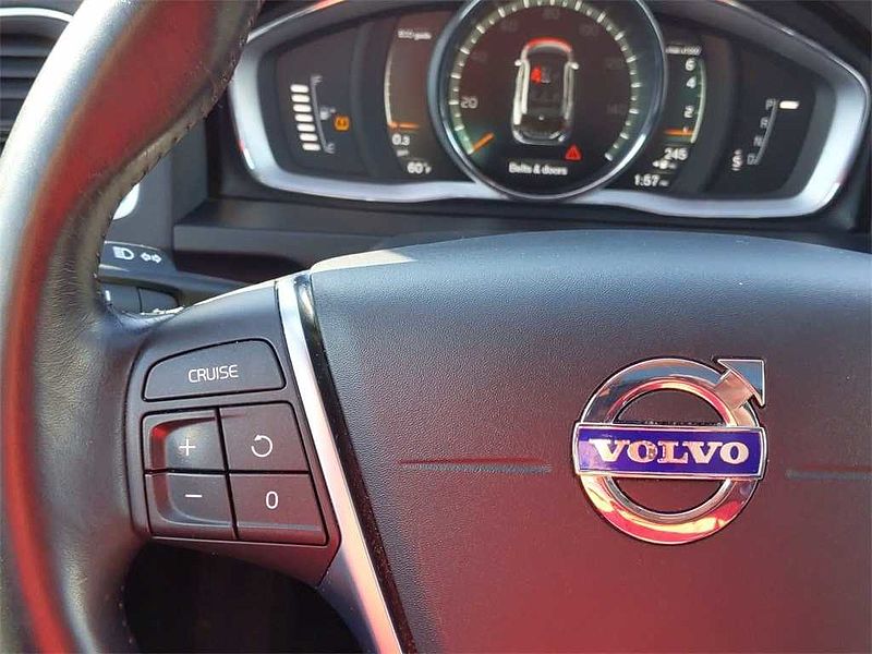 Volvo  V60 T5 AWD Cross Country